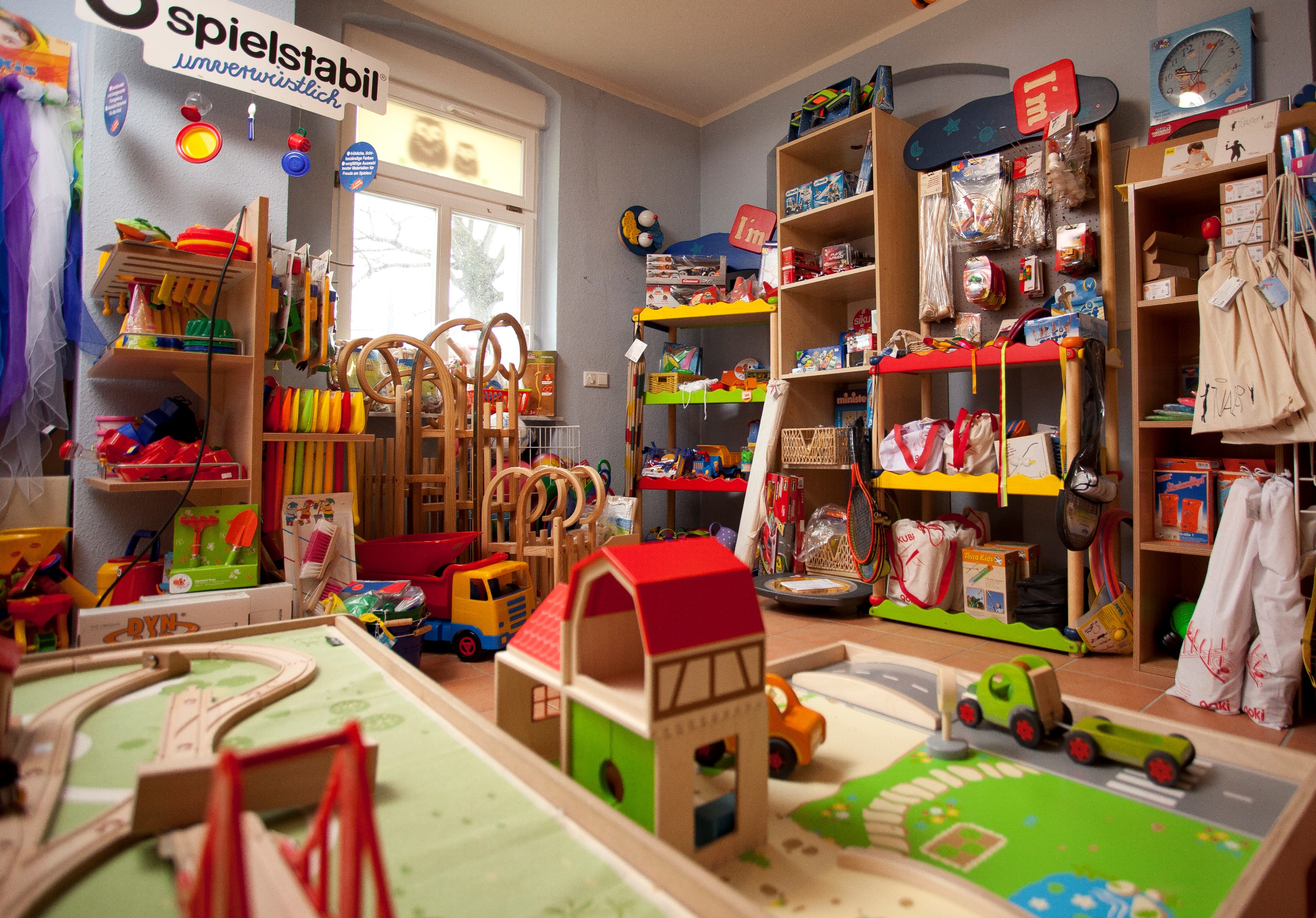 spielzeug kaufen in der nähe Dresdens schönster Spielzeugladen - Zauberbaum24.de